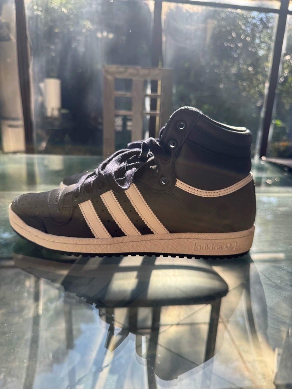 Men adidas top ten high top navy blue and white size 8.5 amazing condition